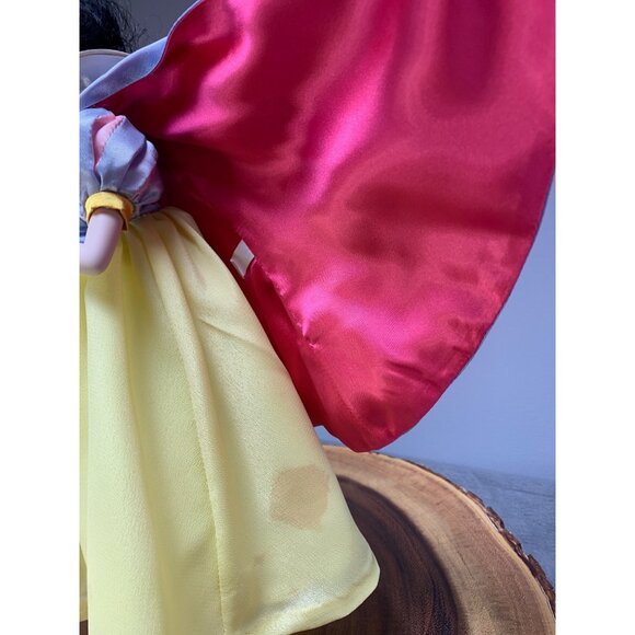 Snow White Ashton Drake Disney Princess Doll Collectible with Yellow Dress & Red - Picture 5 of 10